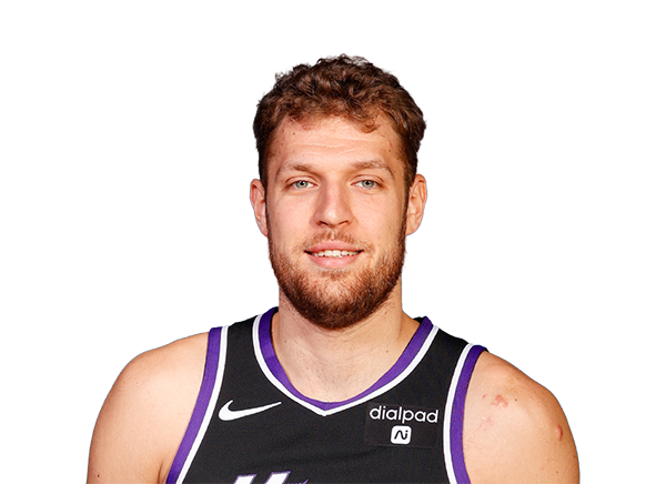Aleksandar Vezenkov headshot
